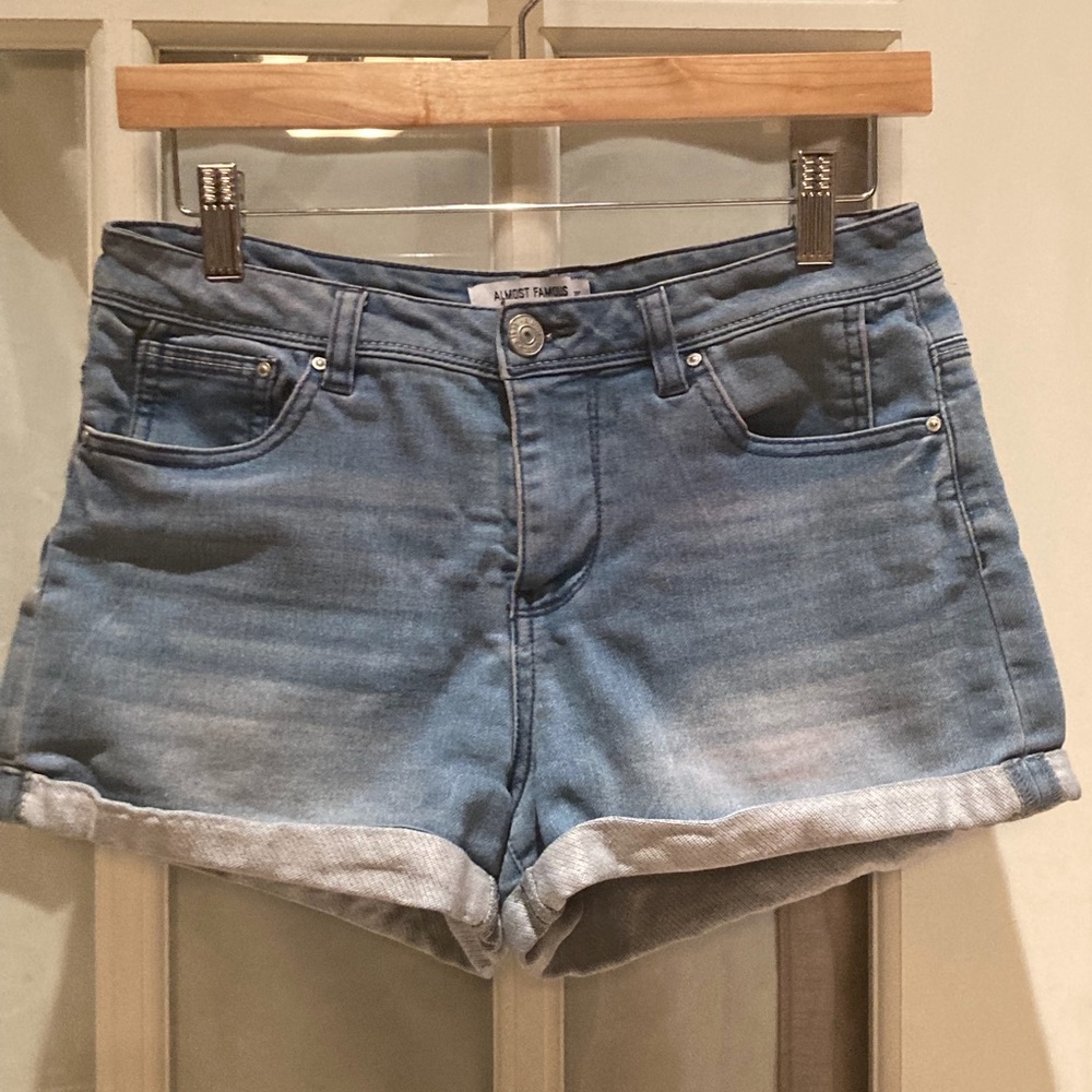 Almost Famous women’s blue jean short size 7